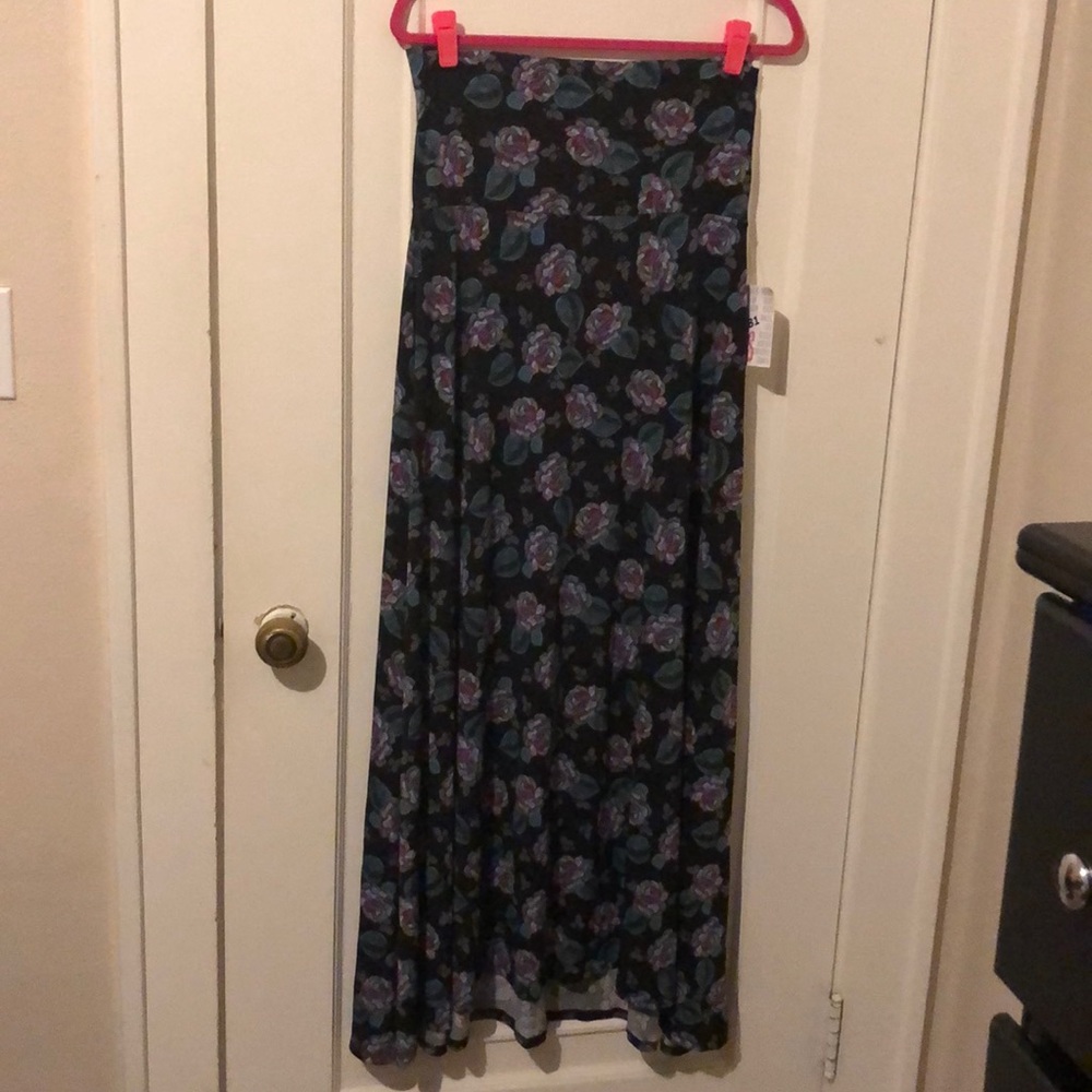 NWT Small maxi LuLaRoe skirt rose design